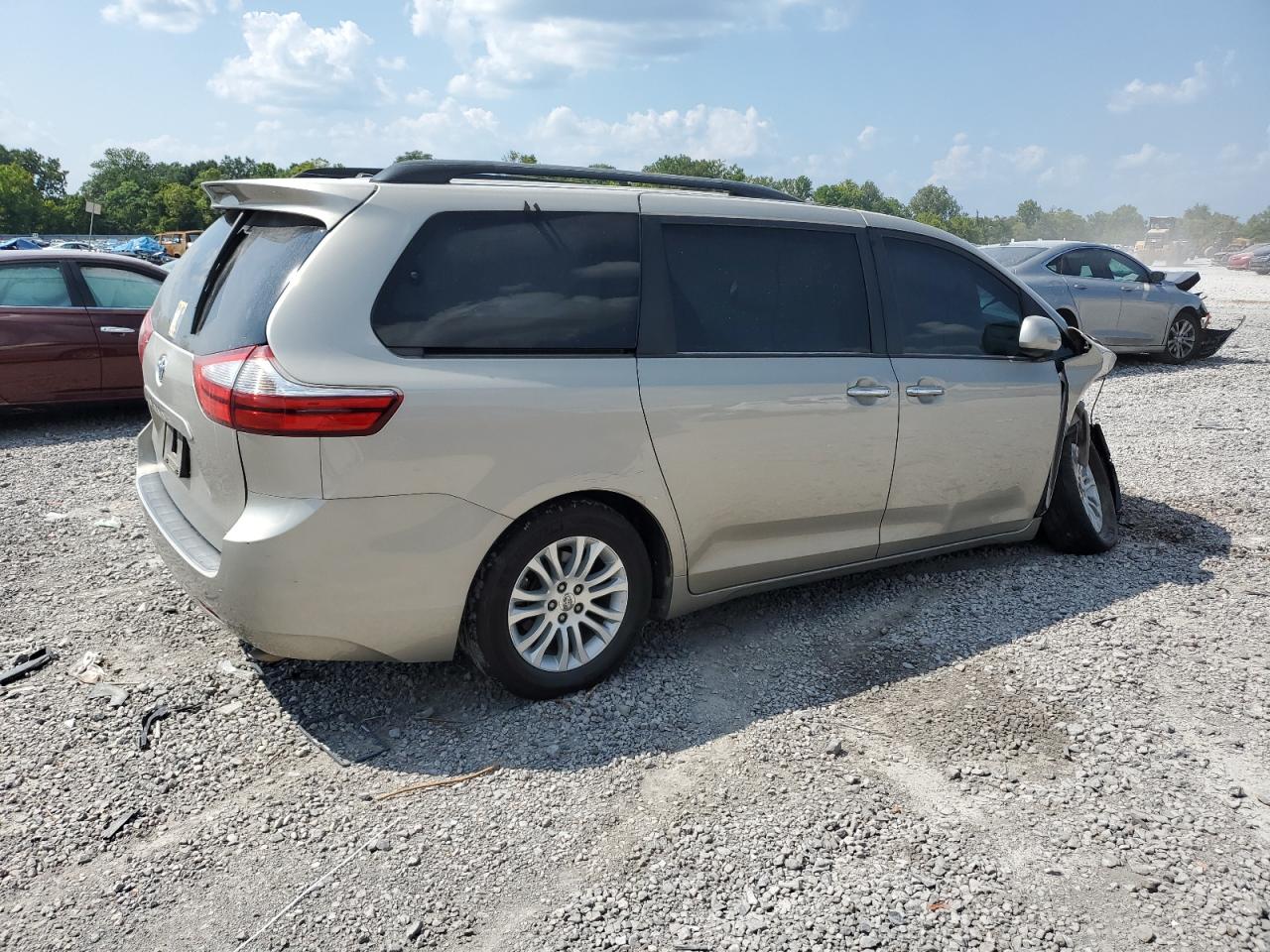 5TDYK3DC4GS743240 2016 Toyota Sienna Xle