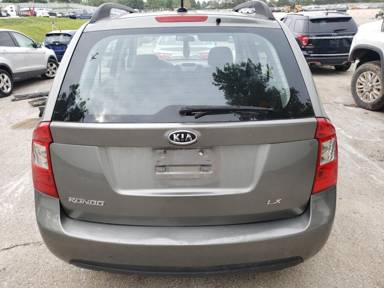 KNAFG528X97235576 2009 Kia Rondo Base