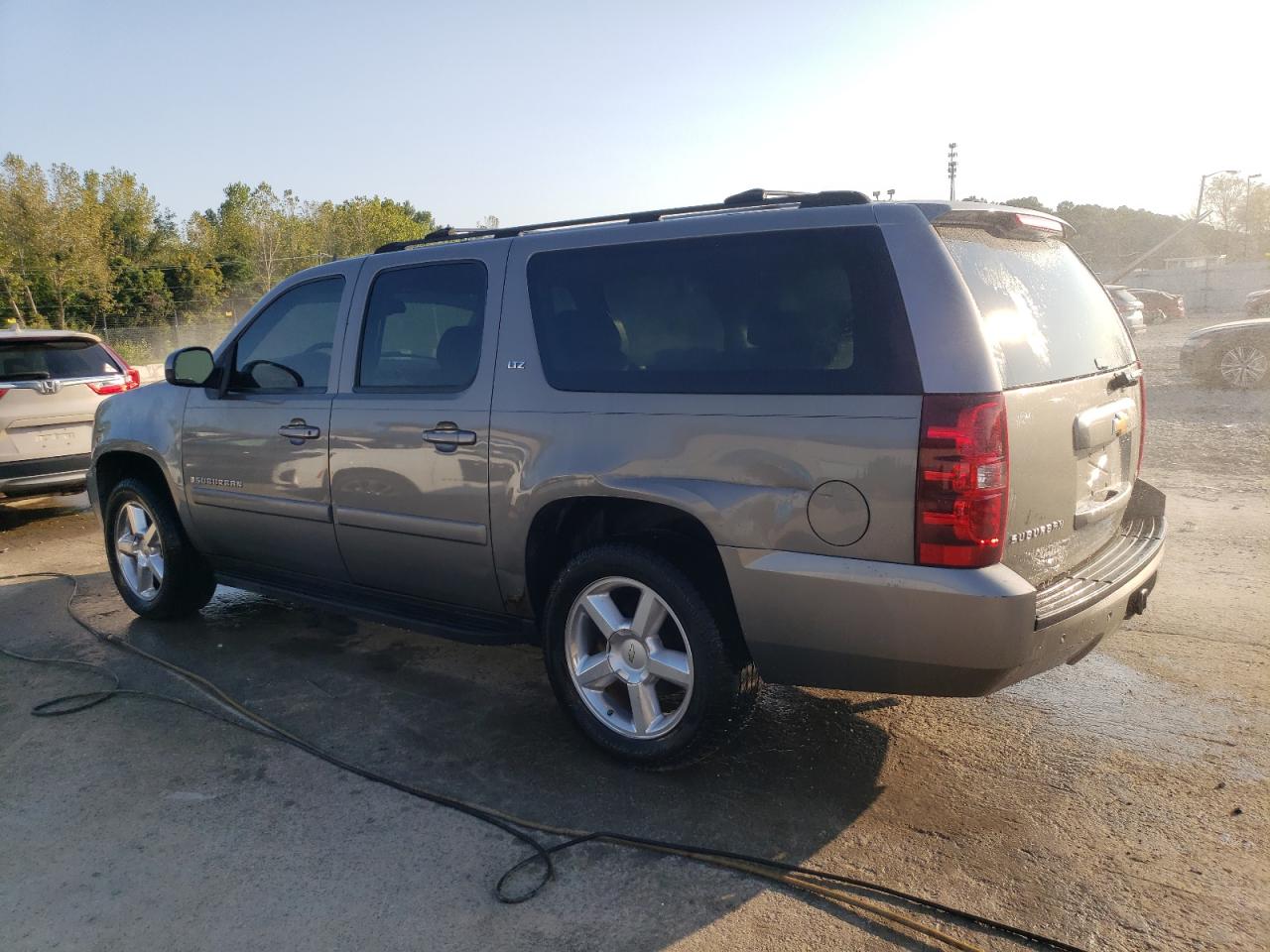 2007 Chevrolet Suburban K1500 VIN: 1GNFK16327J235443 Lot: 71097344