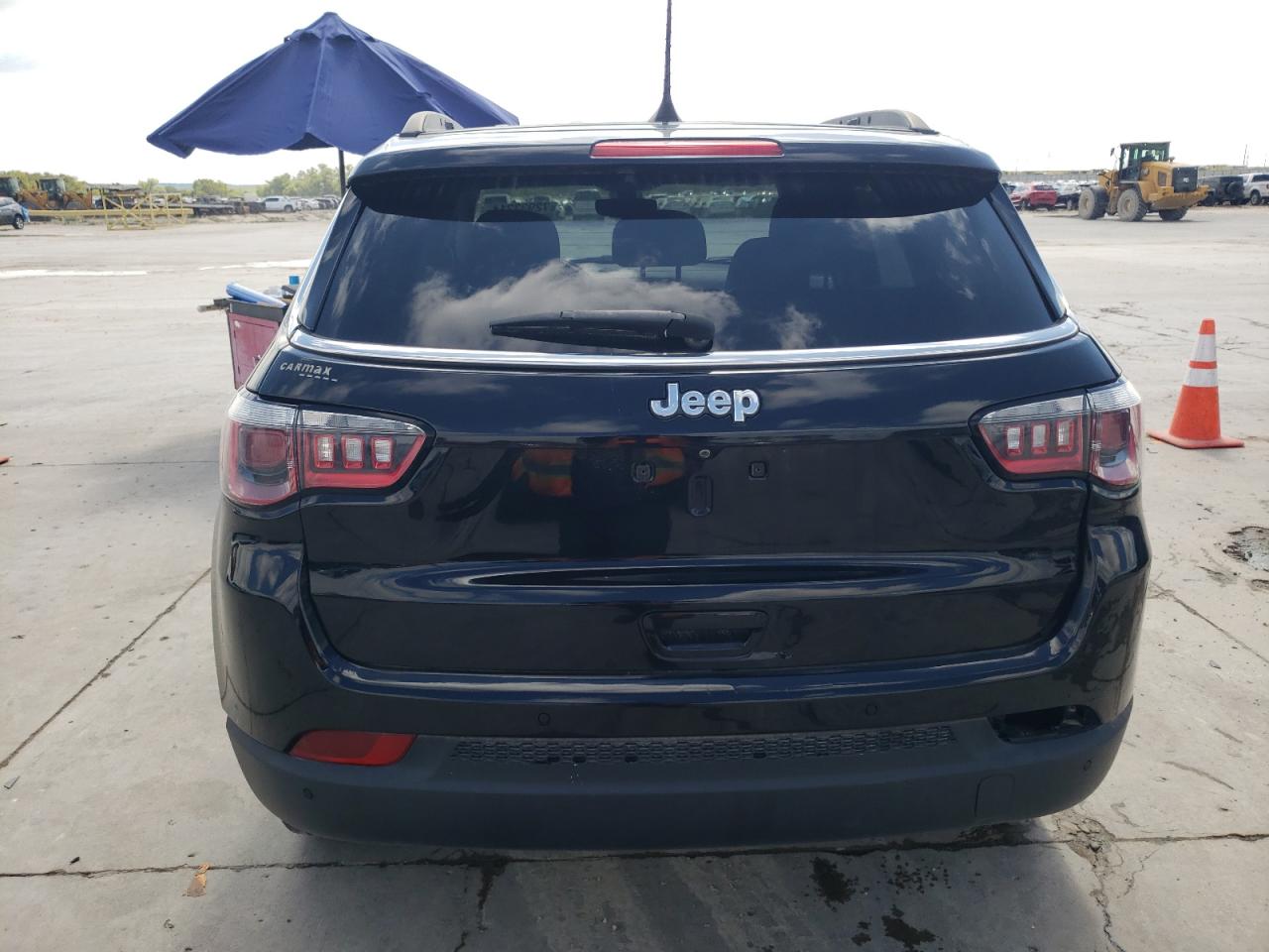 3C4NJCBB9JT226433 2018 Jeep Compass Latitude