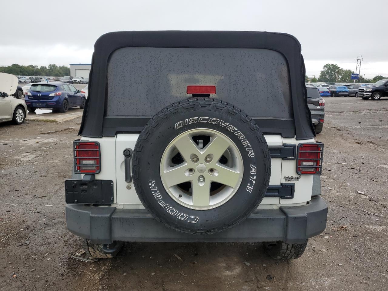 2014 Jeep Wrangler Unlimited Sport VIN: 1C4BJWDG2EL250667 Lot: 72376064