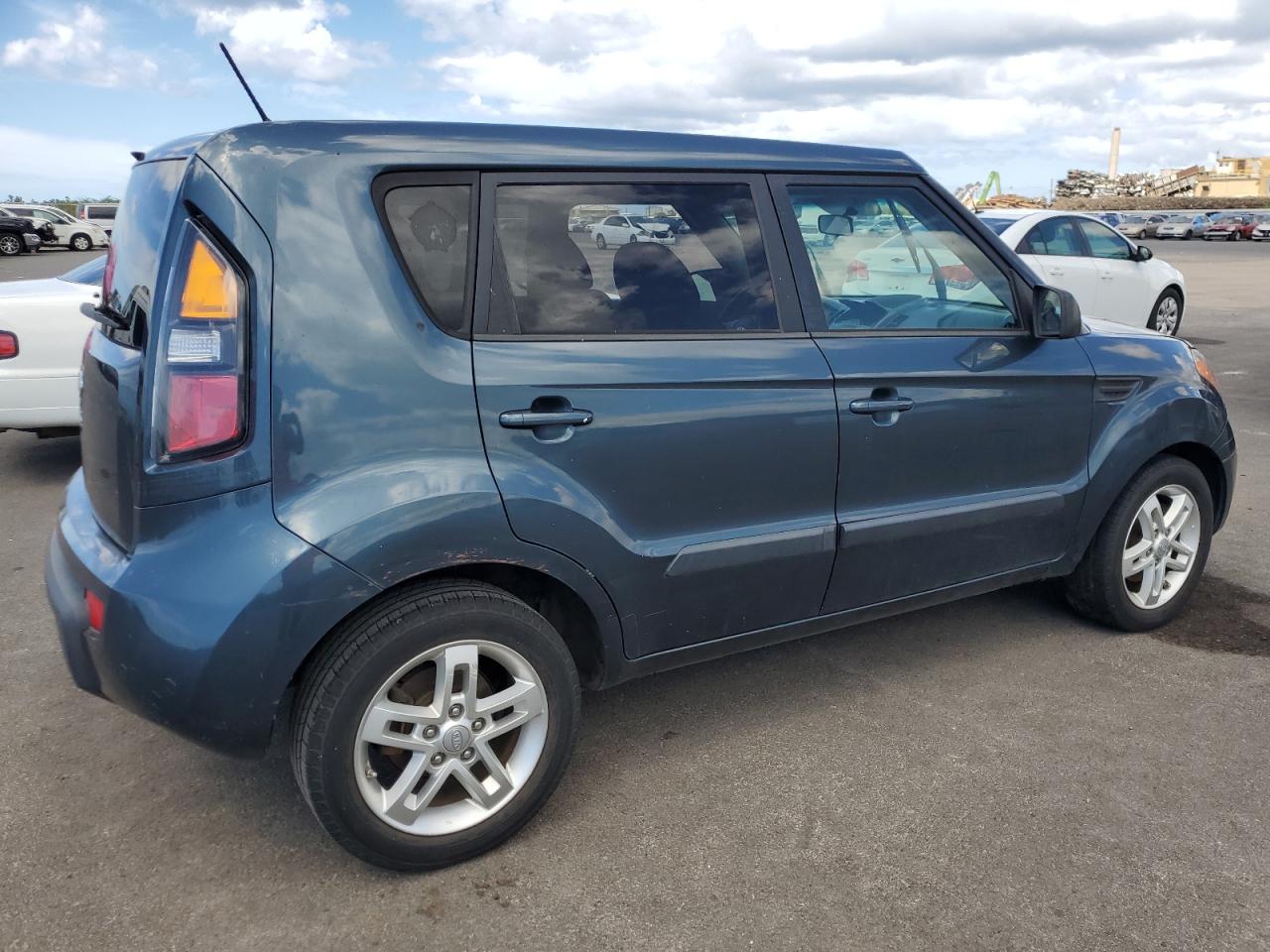 2011 Kia Soul + VIN: KNDJT2A28B7338733 Lot: 73439594