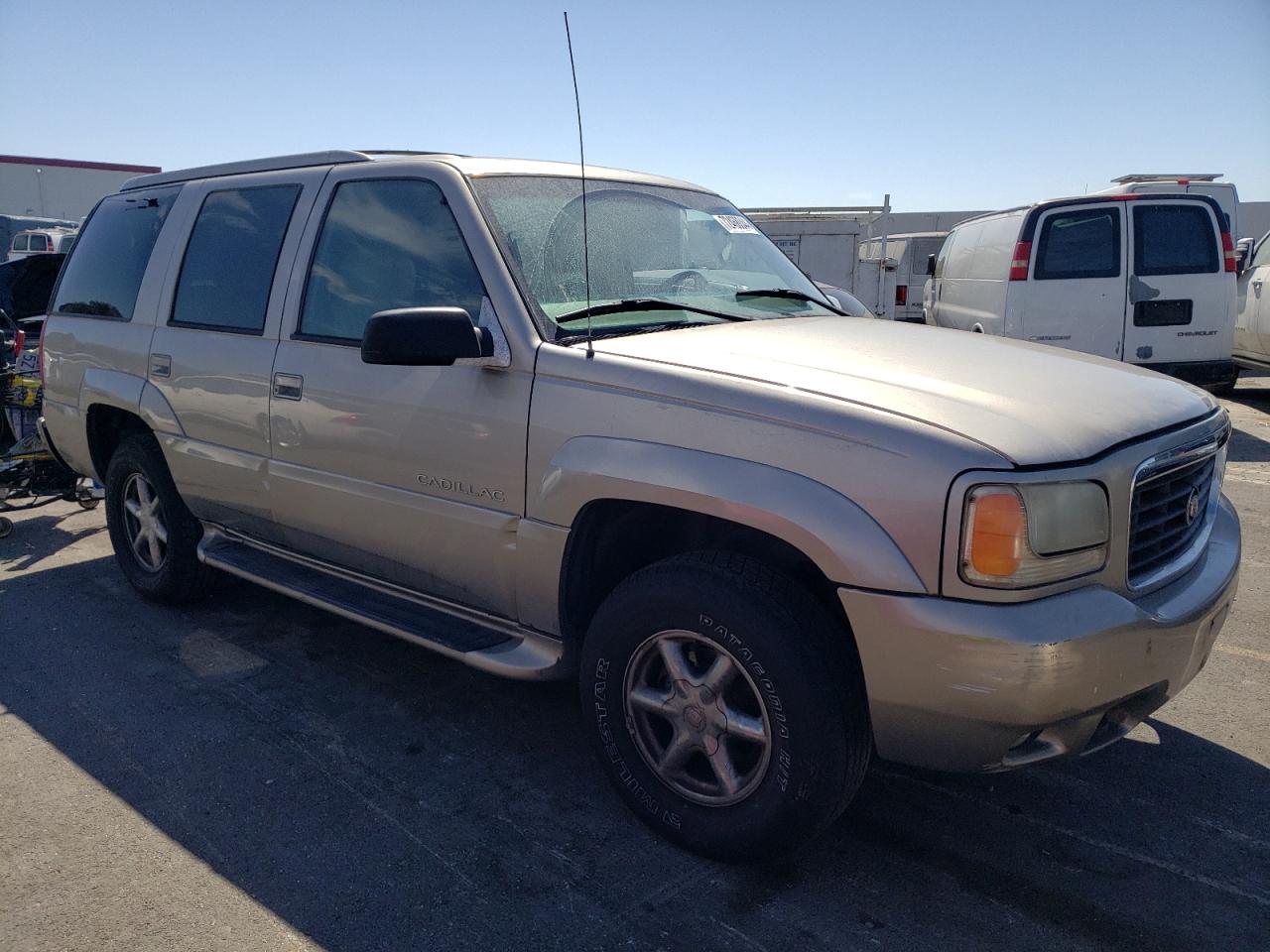 2000 Cadillac Escalade Luxury VIN: 1GYEK63R5YR187895 Lot: 72468044