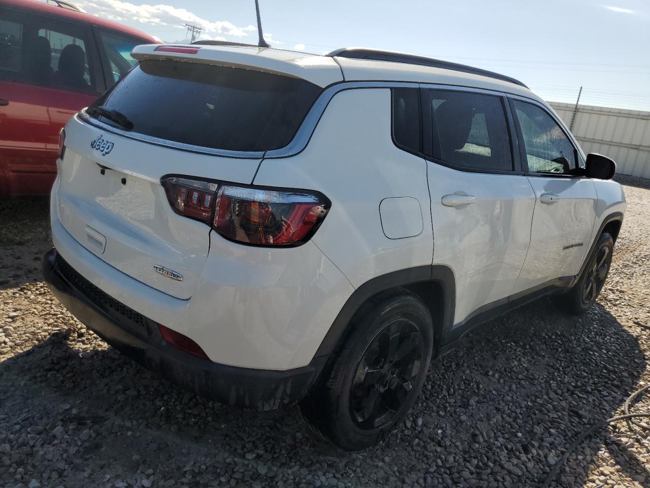 3C4NJCBB8JT124539 2018 Jeep Compass Latitude