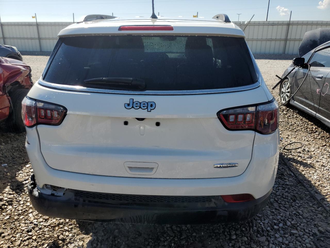 3C4NJCBB8JT124539 2018 Jeep Compass Latitude