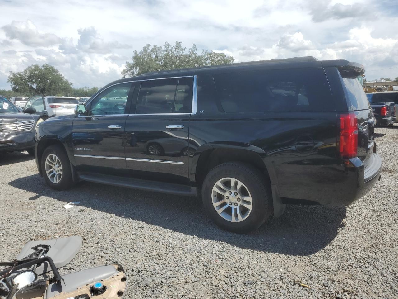 2015 Chevrolet Suburban K1500 Lt VIN: 1GNSKJKC3FR599732 Lot: 70787324