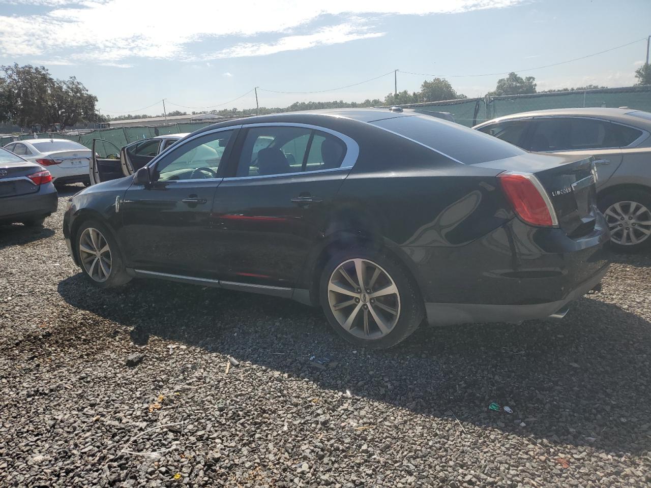 1LNHL9DR4BG600288 2011 Lincoln Mks