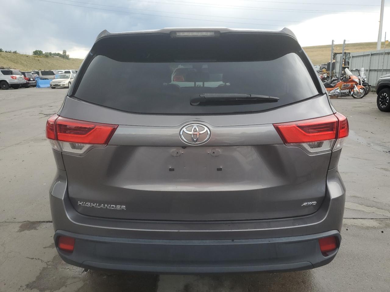 5TDBZRFHXJS880445 2018 Toyota Highlander Le