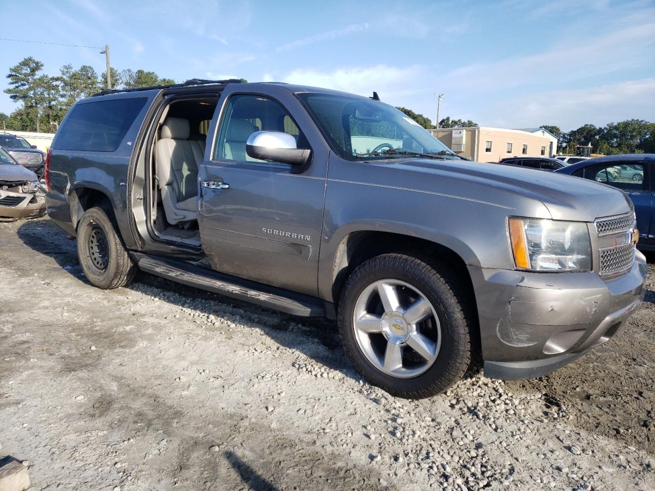 2012 Chevrolet Suburban C1500 Lt VIN: 1GNSCJE01CR253303 Lot: 71985384