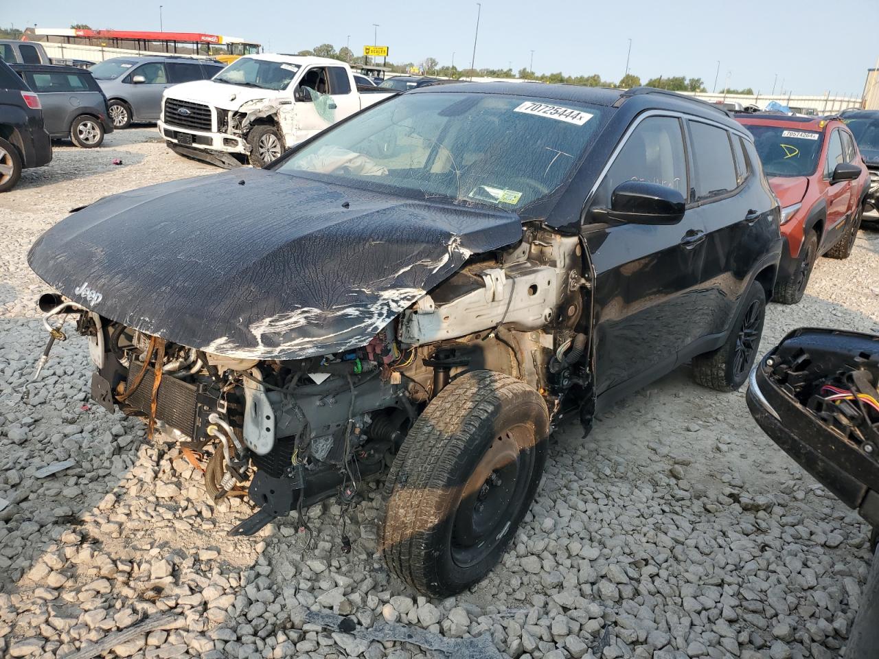 2018 Jeep Compass Latitude VIN: 3C4NJDBB7JT350450 Lot: 70725444