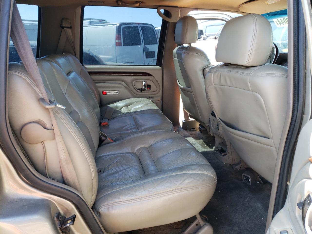 2000 Cadillac Escalade Luxury VIN: 1GYEK63R5YR187895 Lot: 72468044