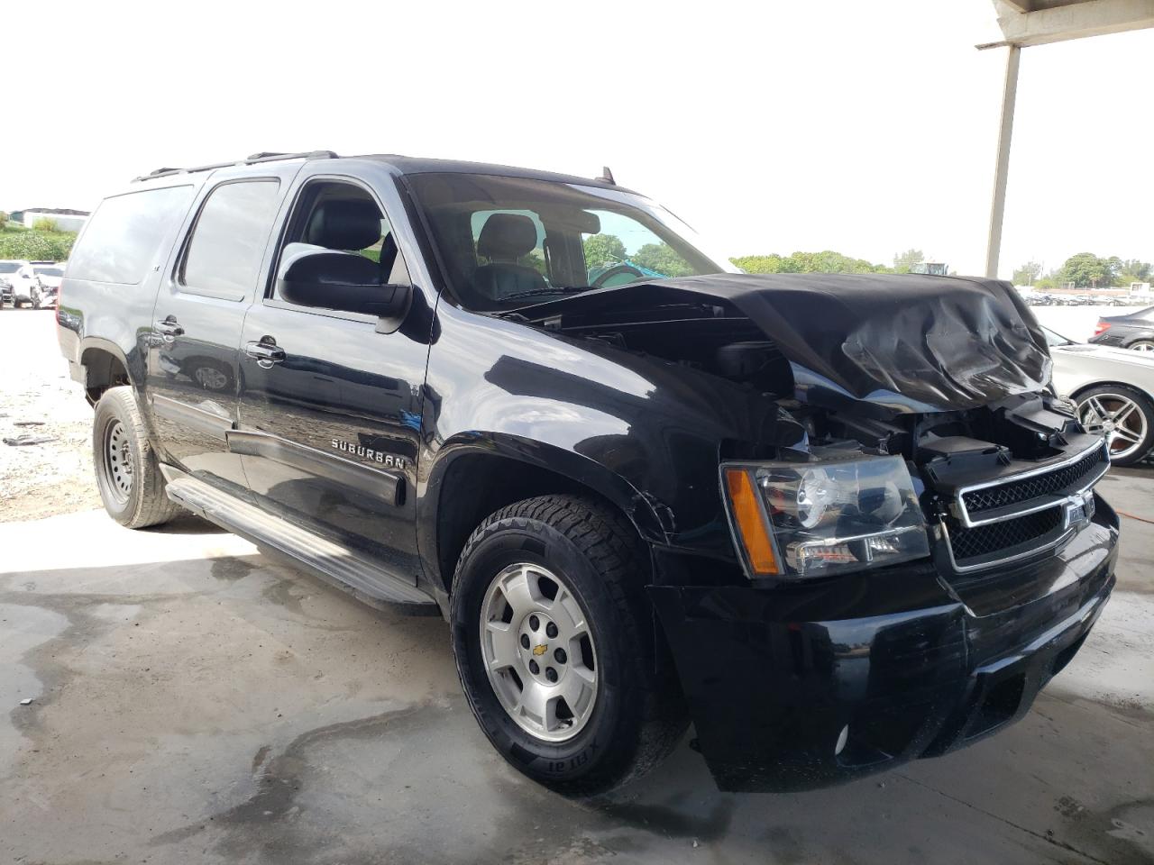 1GNSCJE09ER183097 2014 Chevrolet Suburban C1500 Lt