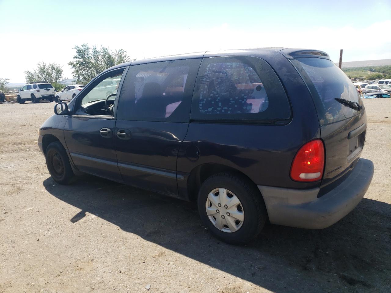 2000 Chrysler Voyager VIN: 2C4GJ2538YR886130 Lot: 70710254