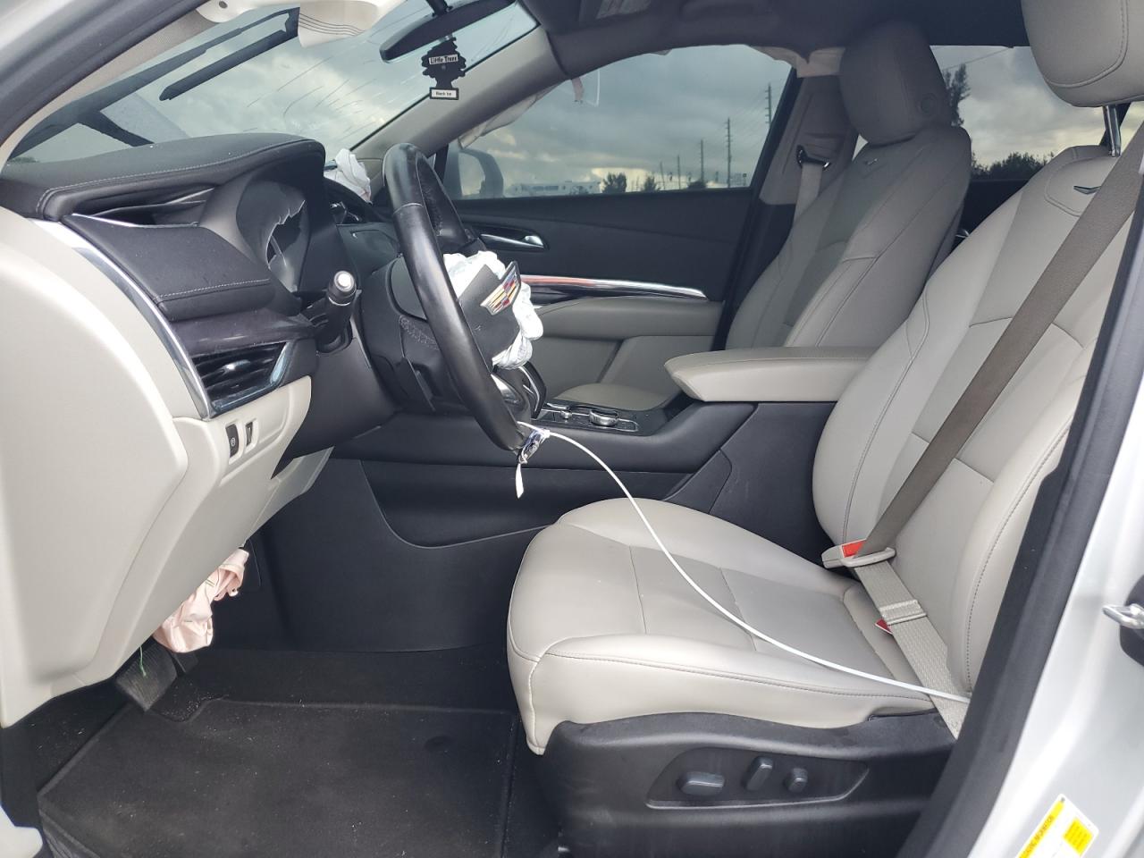 1GYAZAR42KF119510 2019 Cadillac Xt4 Luxury