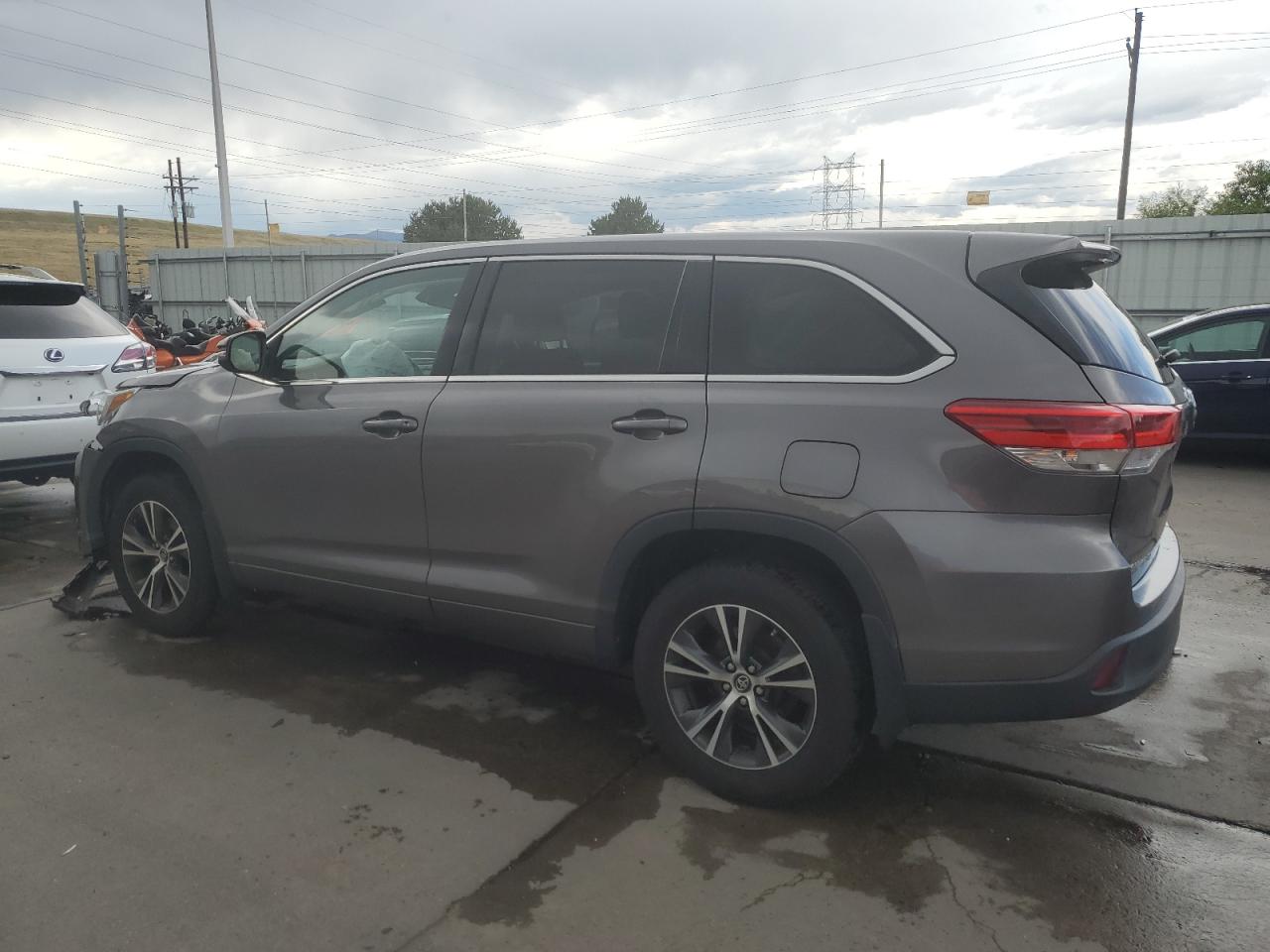 5TDBZRFHXJS880445 2018 Toyota Highlander Le