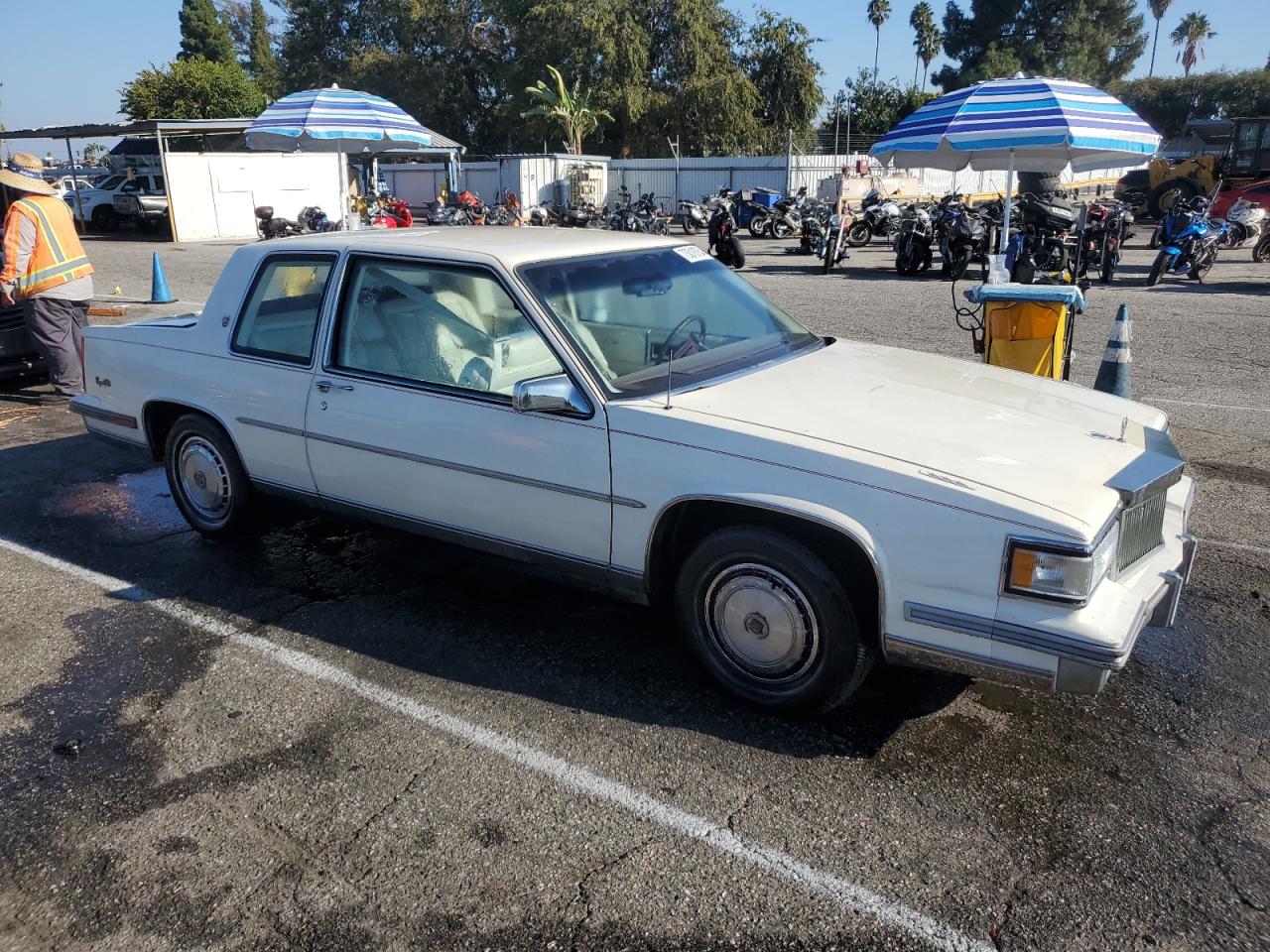 1988 Cadillac Deville VIN: 1G6CD1151J4312164 Lot: 73018754