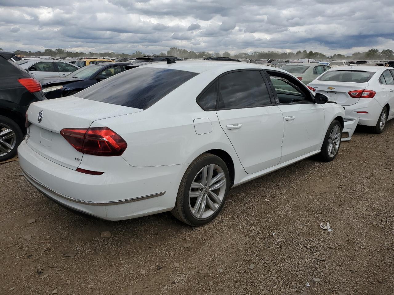 1VWLA7A37KC005044 2019 Volkswagen Passat Wolfsburg