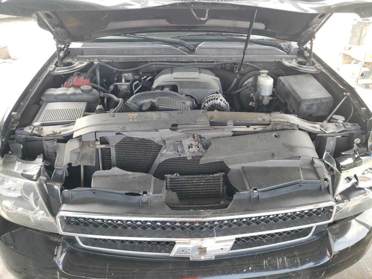 1GNSCJE09ER183097 2014 Chevrolet Suburban C1500 Lt