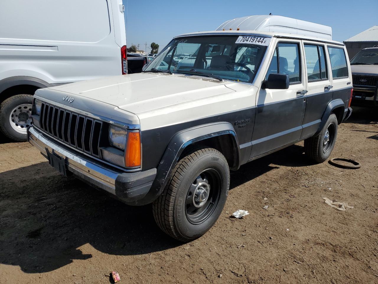 1987 Jeep Cherokee Pioneer VIN: 1JCML7825HT097597 Lot: 70419144