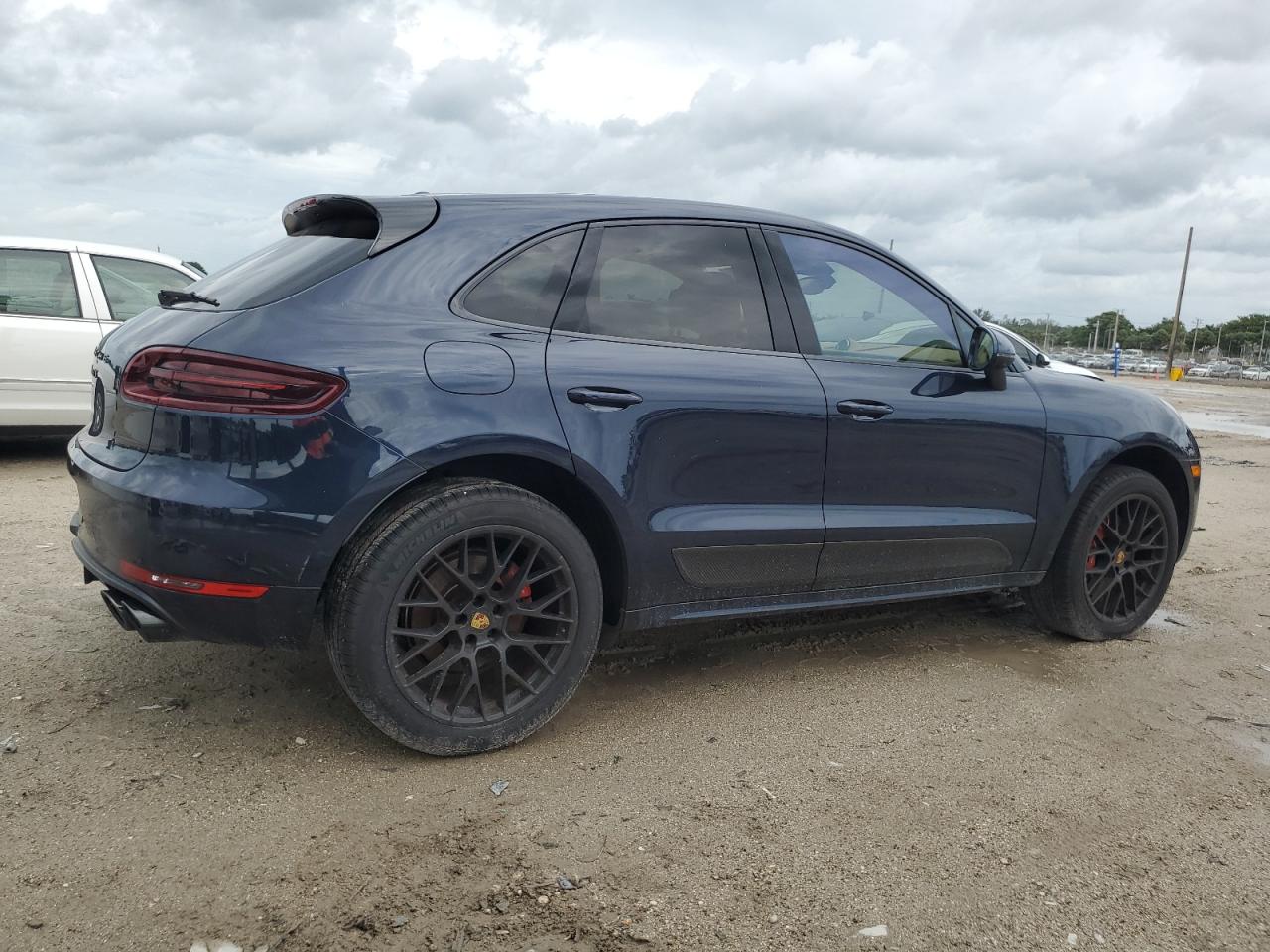 WP1AG2A57HLB52758 2017 Porsche Macan Gts