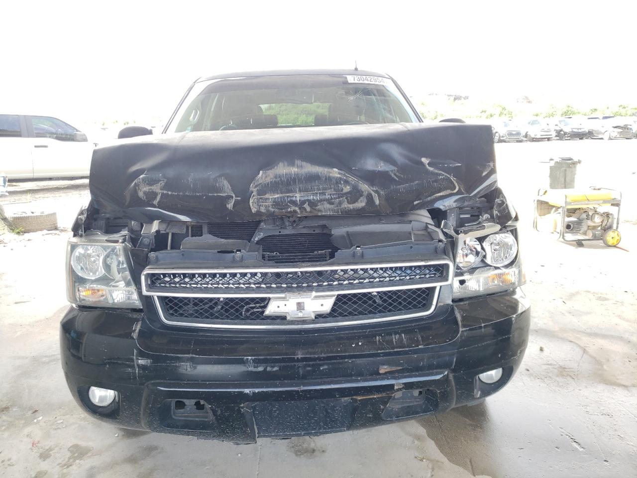 1GNSCJE09ER183097 2014 Chevrolet Suburban C1500 Lt