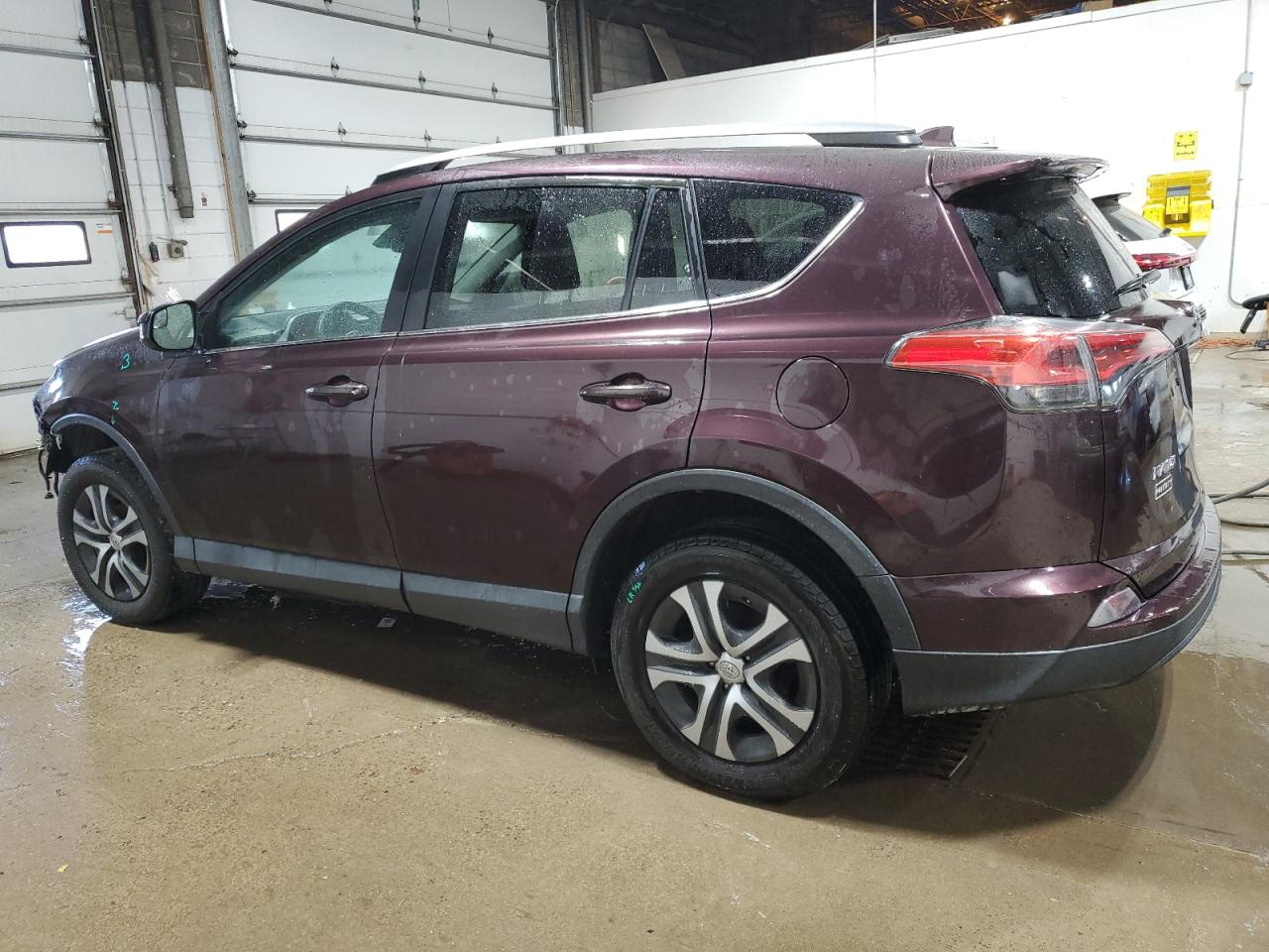 2T3BFREV3HW578780 2017 Toyota Rav4 Le