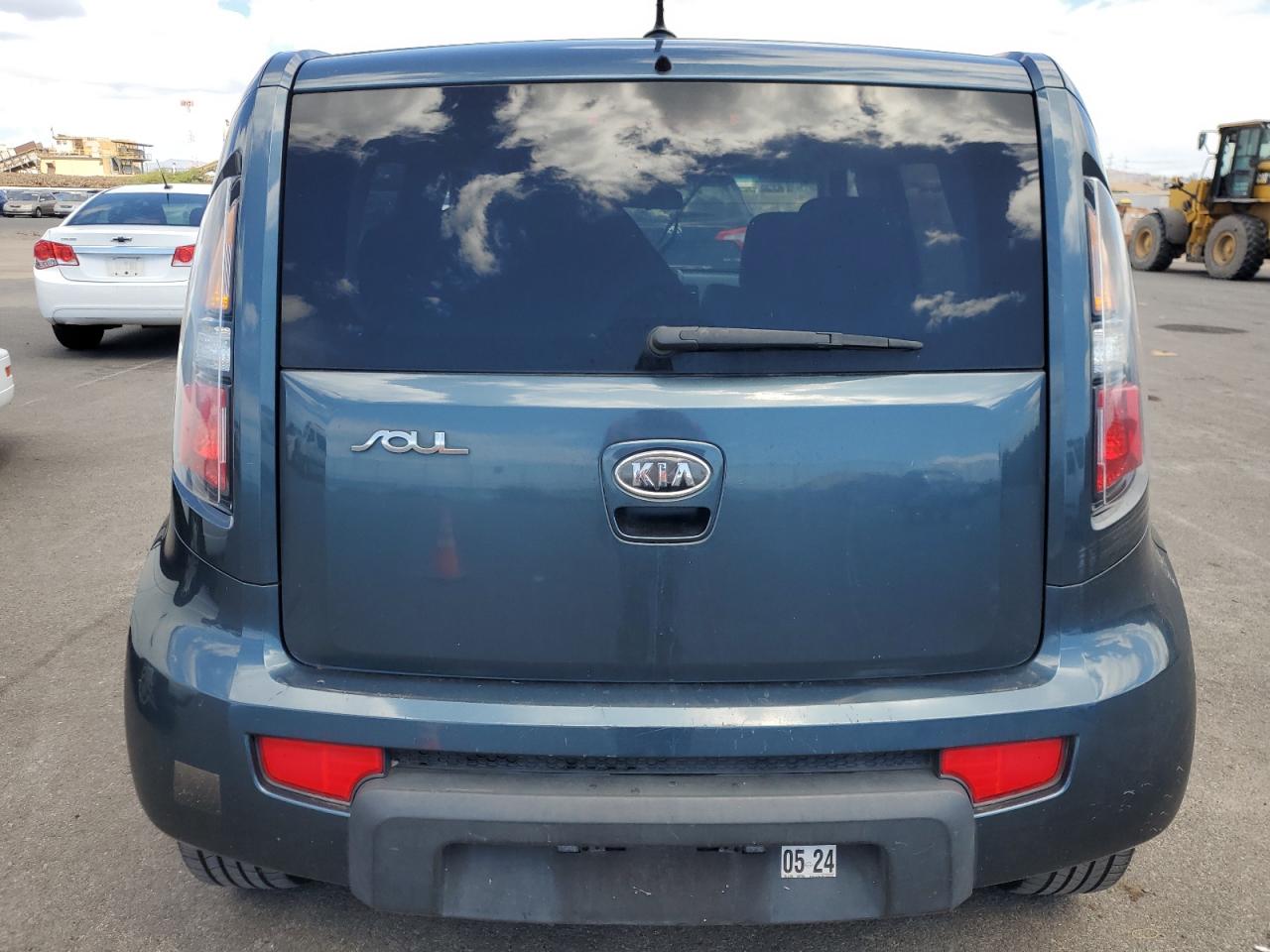 2011 Kia Soul + VIN: KNDJT2A28B7338733 Lot: 73439594