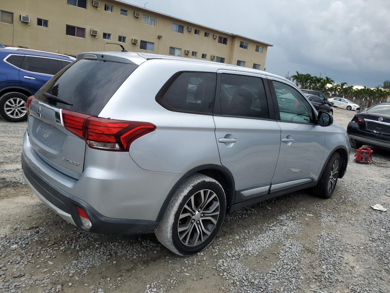 JA4AD2A32GZ037936 2016 Mitsubishi Outlander Es