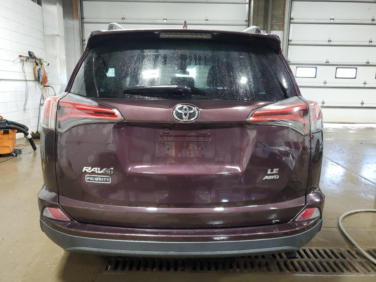 2T3BFREV3HW578780 2017 Toyota Rav4 Le