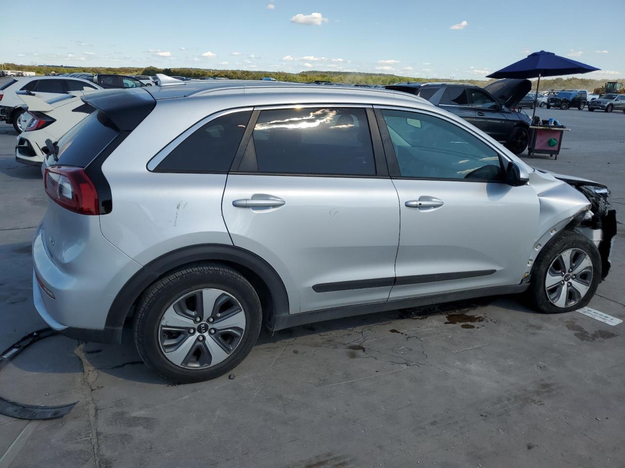 KNDCB3LC5J5170082 2018 Kia Niro Fe