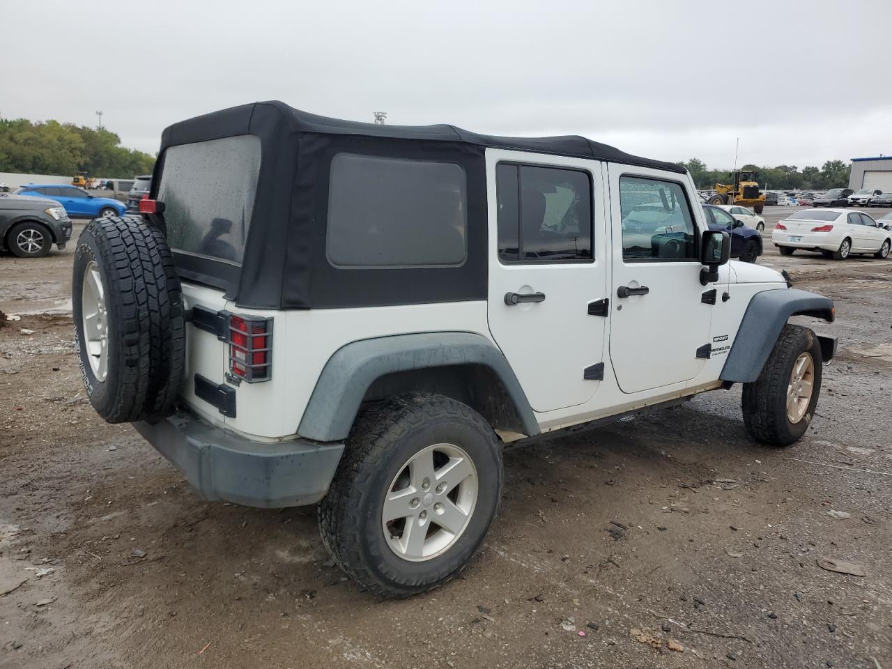 2014 Jeep Wrangler Unlimited Sport VIN: 1C4BJWDG2EL250667 Lot: 72376064