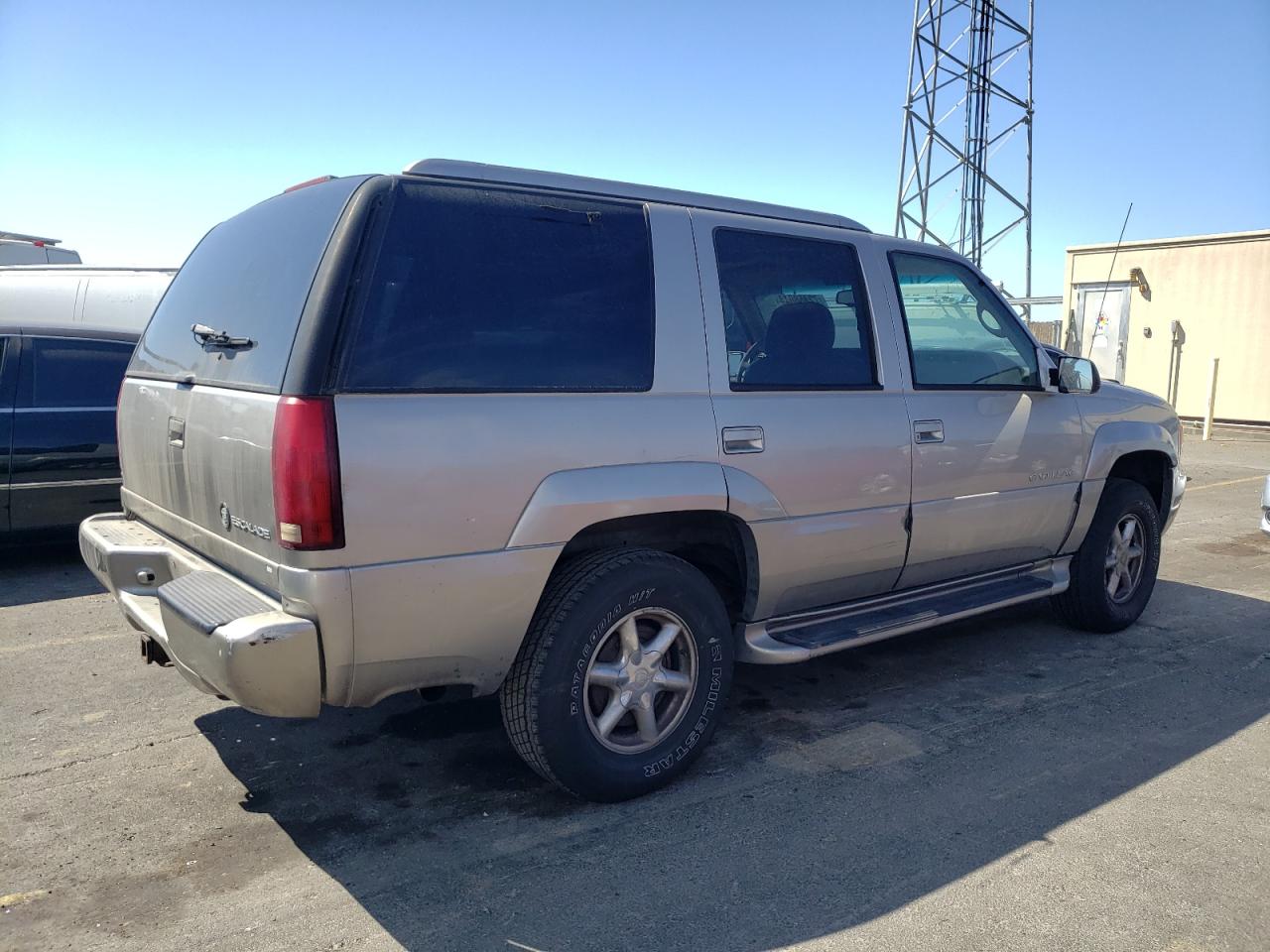 2000 Cadillac Escalade Luxury VIN: 1GYEK63R5YR187895 Lot: 72468044