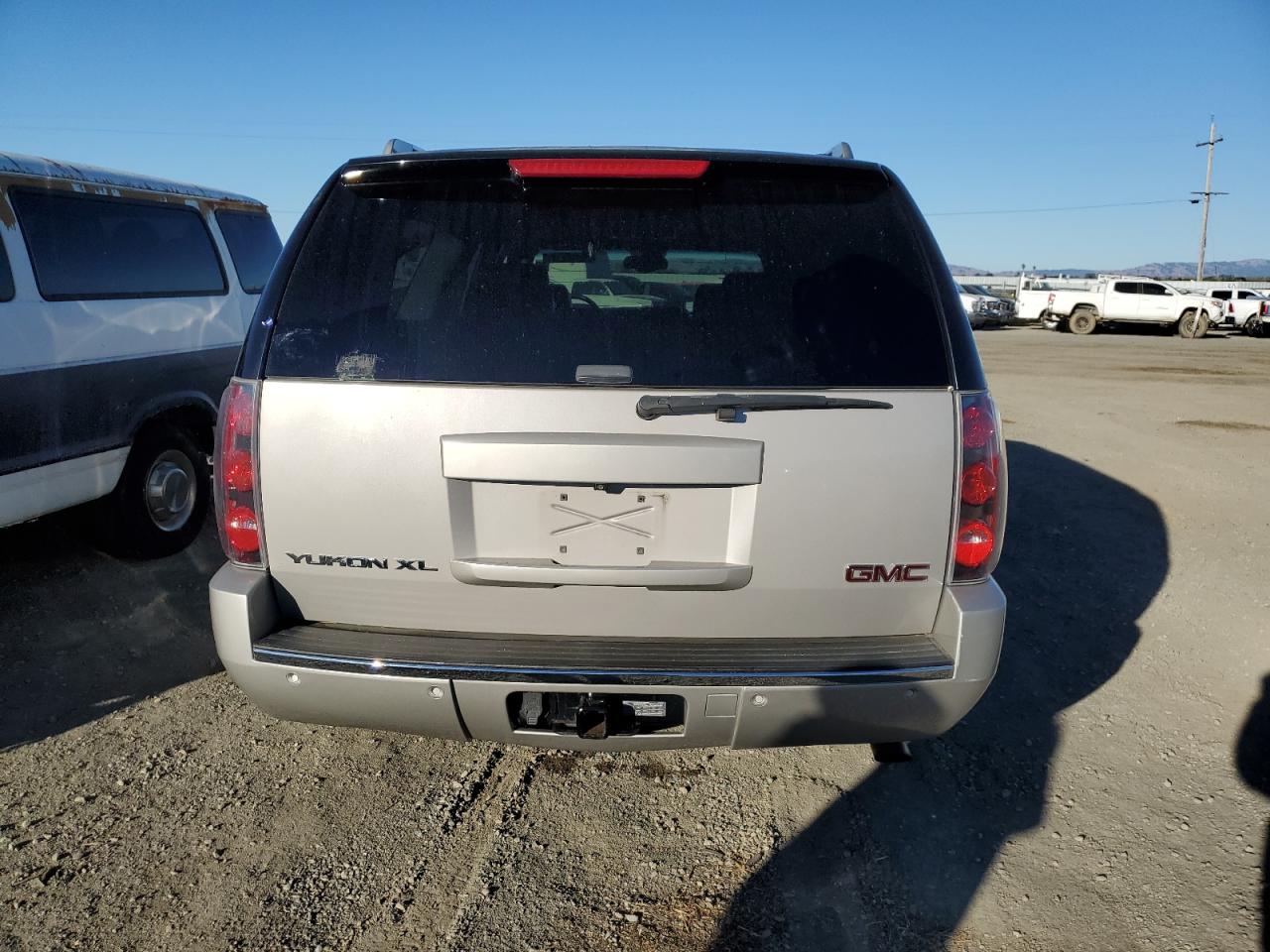 2008 GMC Yukon Xl Denali VIN: 1GKFK66898J216881 Lot: 76566554