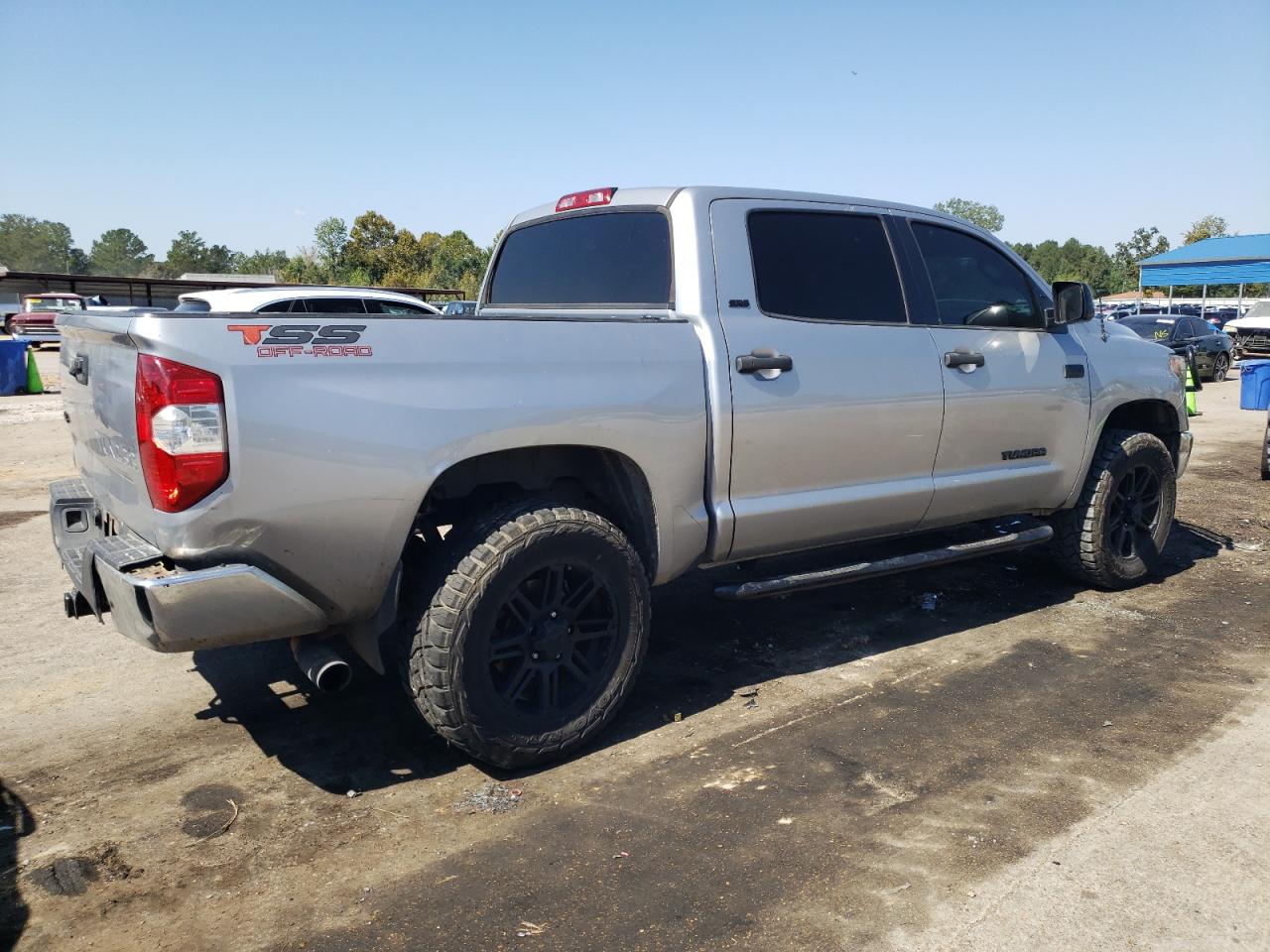 5TFDW5F15JX678183 2018 Toyota Tundra Crewmax Sr5