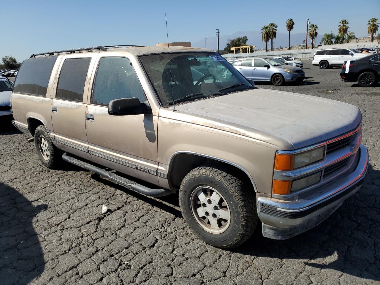 1995 Chevrolet Suburban C1500 VIN: 1GNEC16K1SJ300274 Lot: 77258594