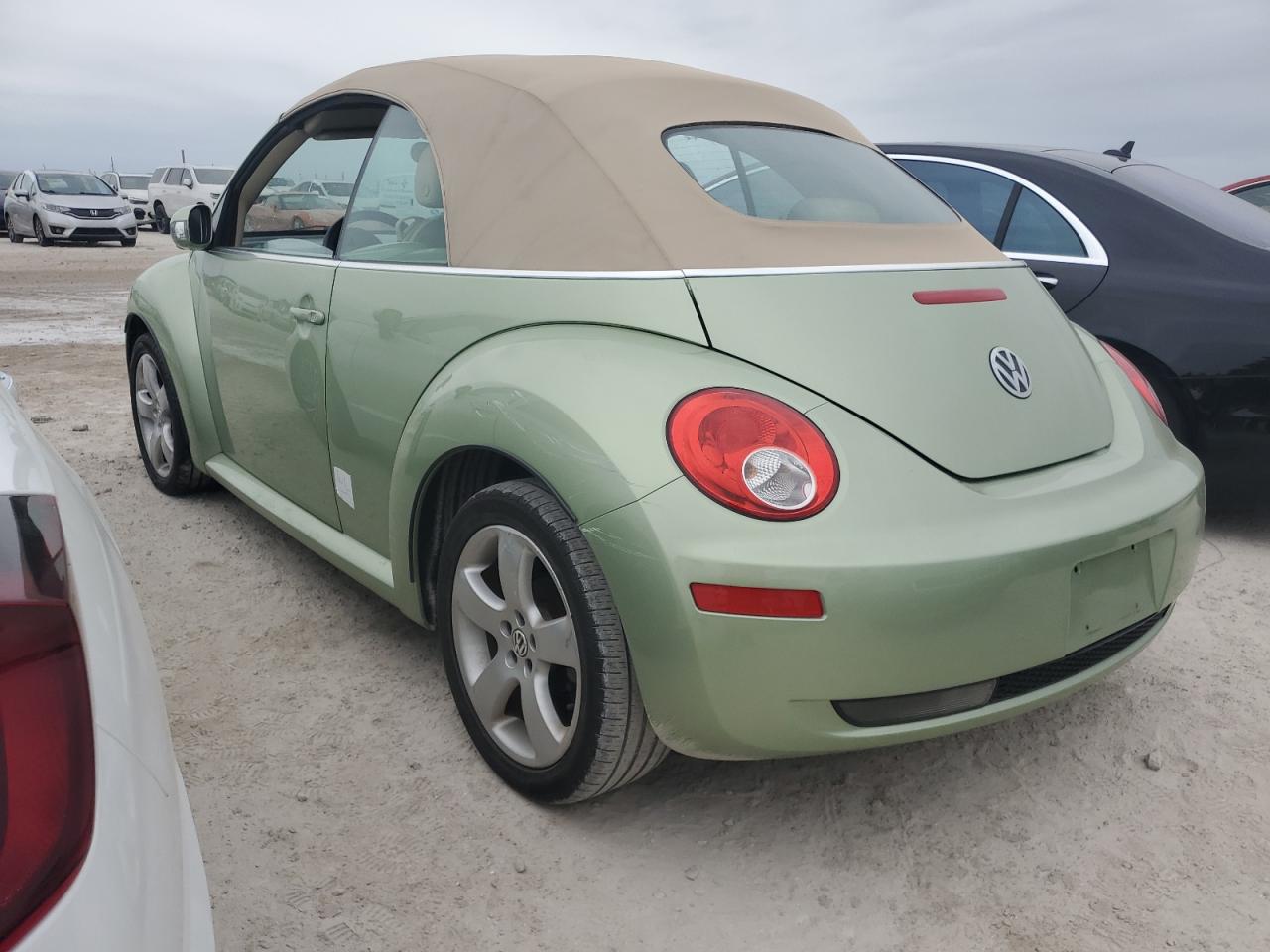 2007 Volkswagen New Beetle Convertible Option Package 2 VIN: 3VWSF31Y57M405353 Lot: 76746214