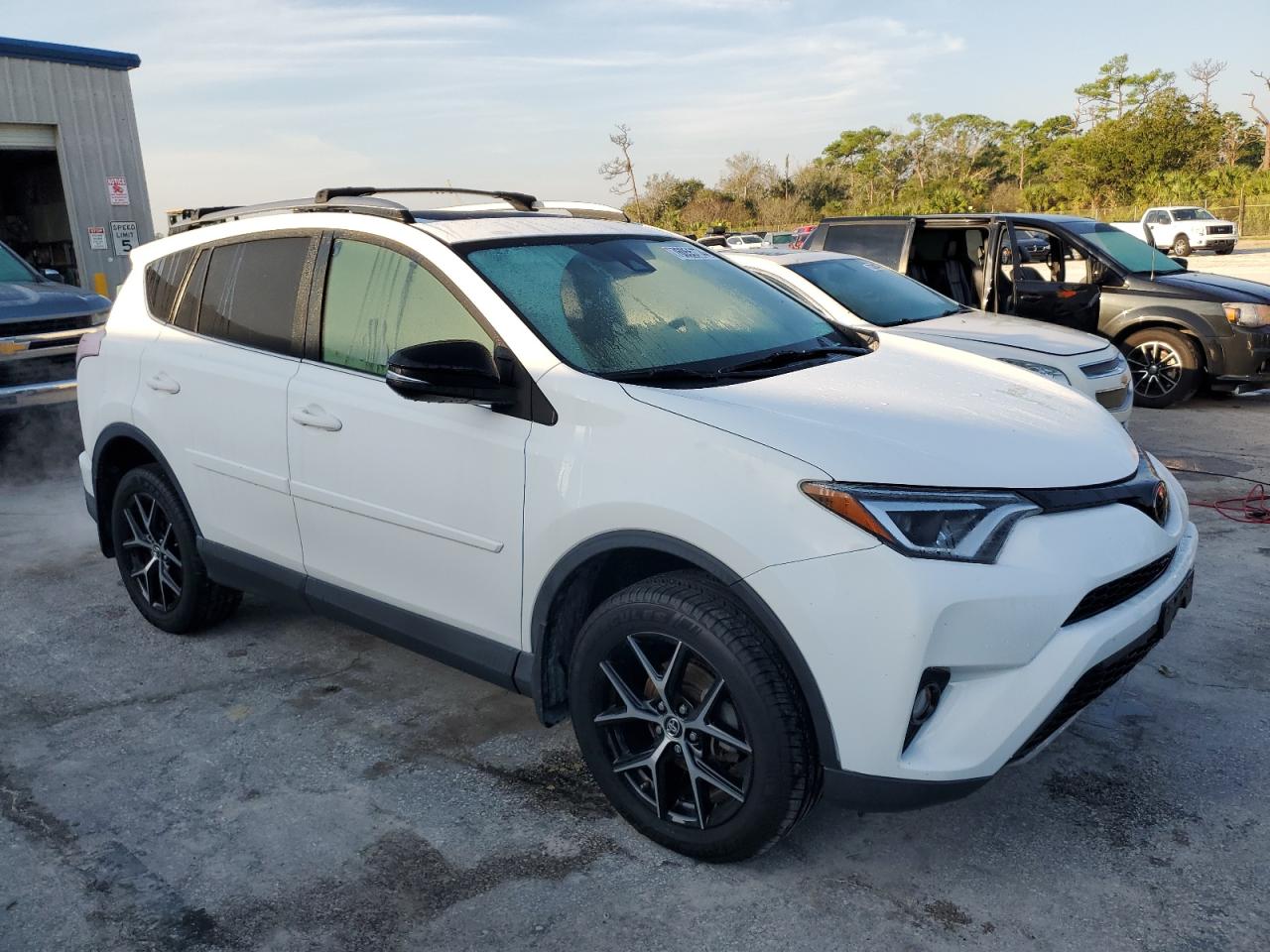 JTMJFREV3JD252590 2018 Toyota Rav4 Se