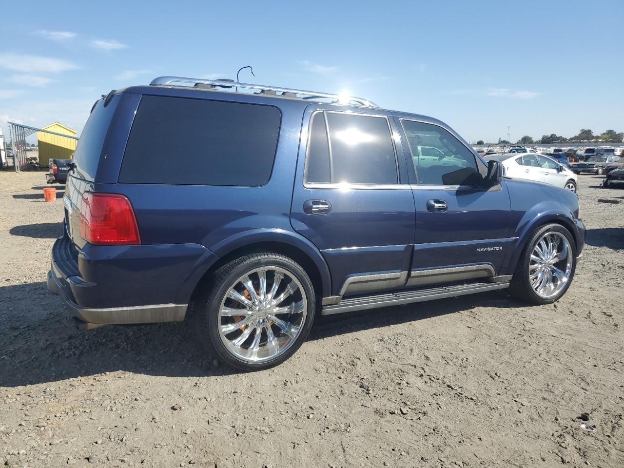 5LMFU27R34LJ00573 2004 Lincoln Navigator