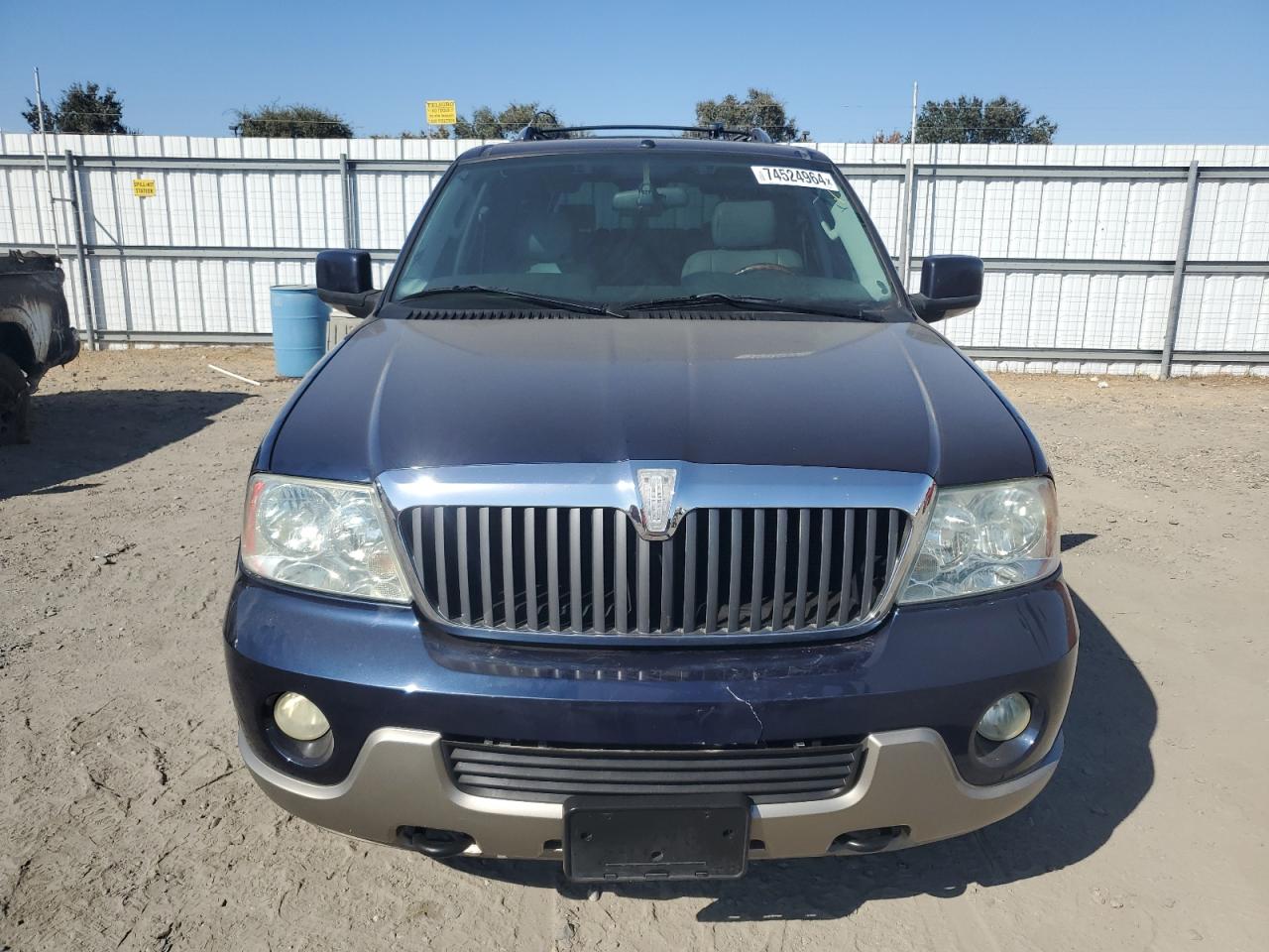 5LMFU27R34LJ00573 2004 Lincoln Navigator