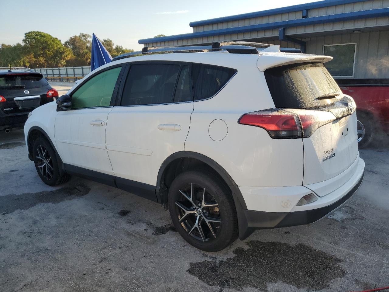 JTMJFREV3JD252590 2018 Toyota Rav4 Se