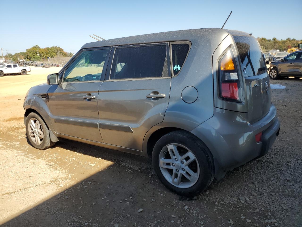 2011 Kia Soul + VIN: KNDJT2A23B7227569 Lot: 77222174