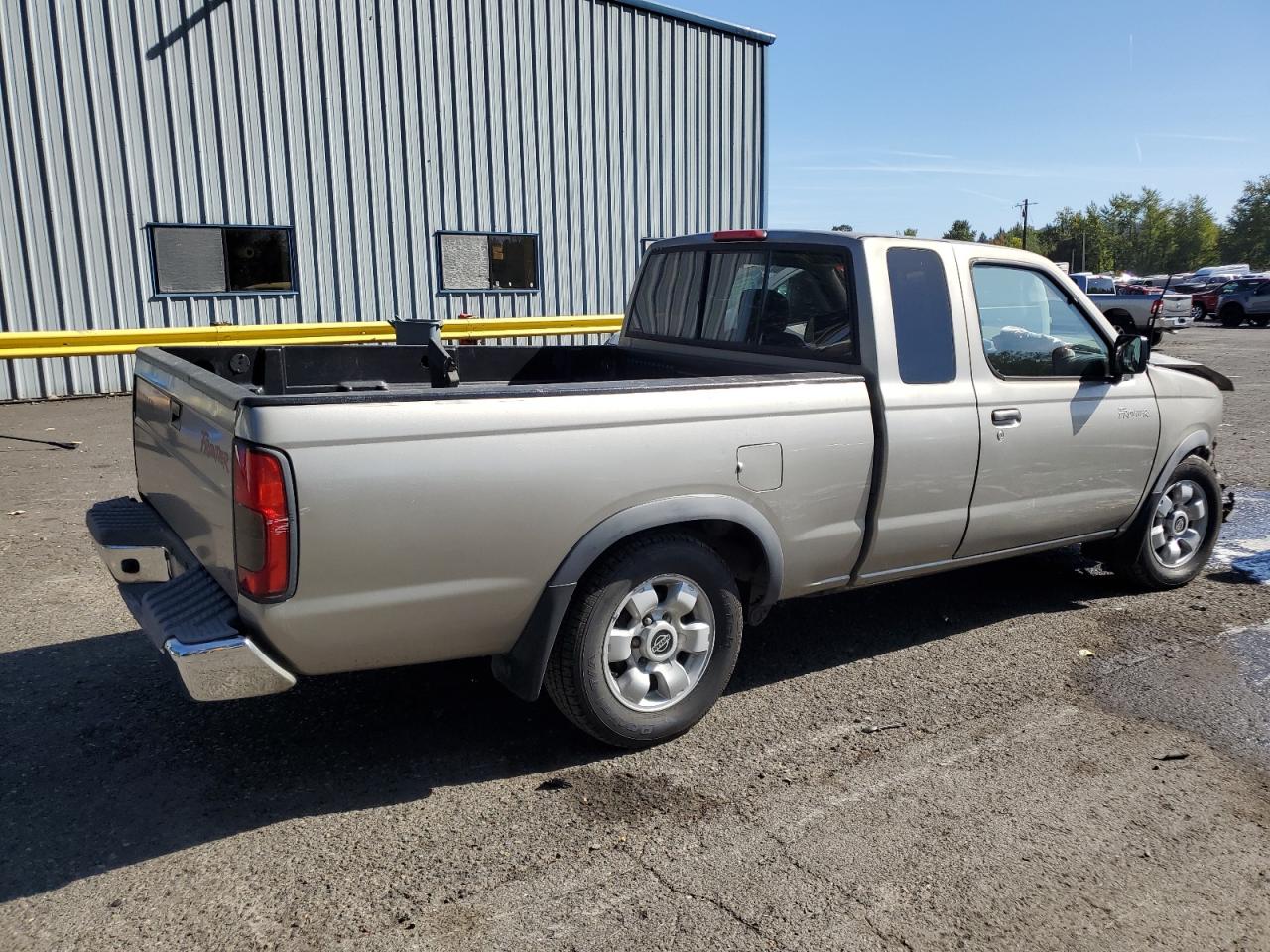 1N6DD26SXYC370972 2000 Nissan Frontier King Cab Xe