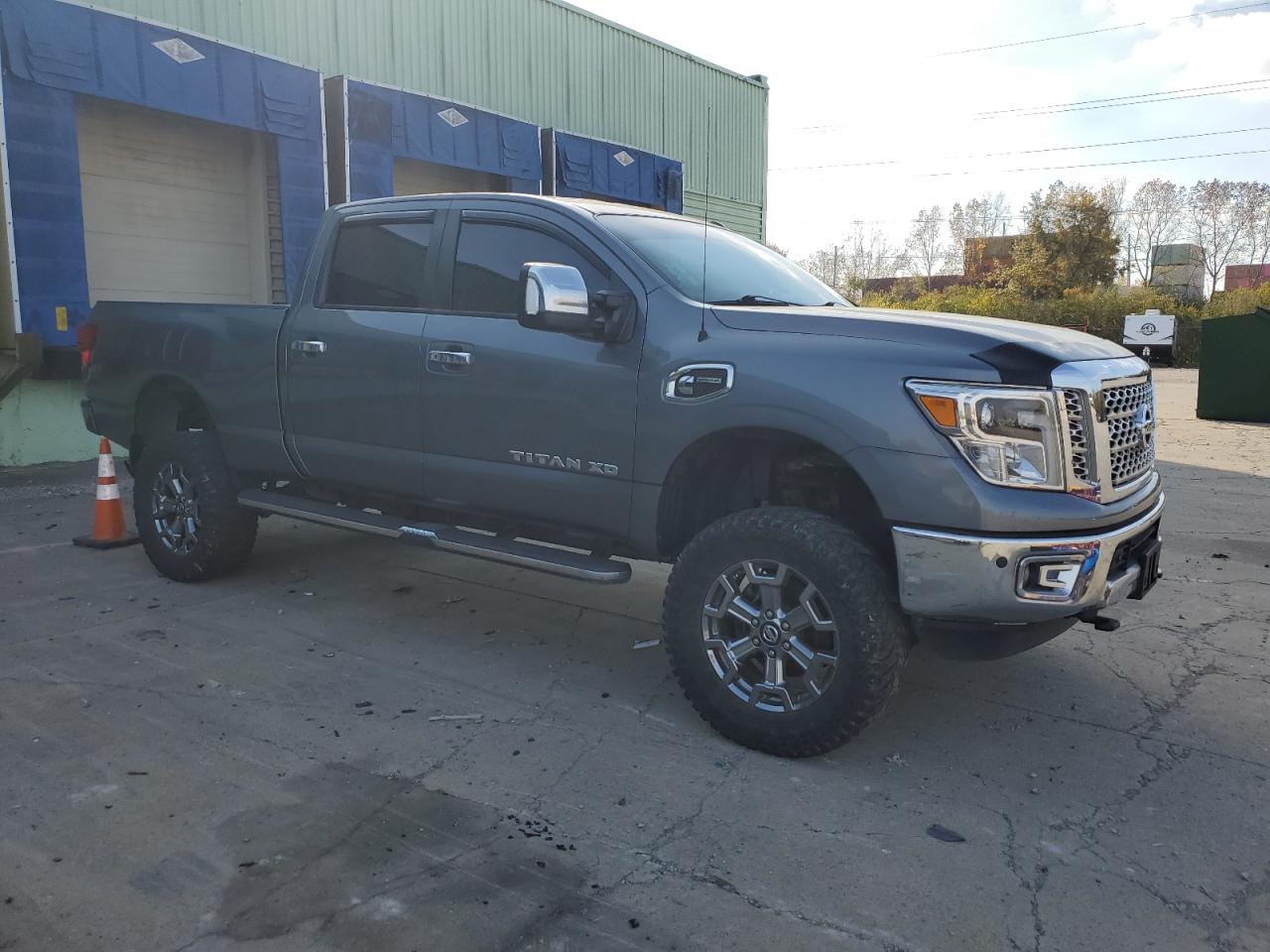 1N6BA1F43JN525660 2018 Nissan Titan Xd Sl