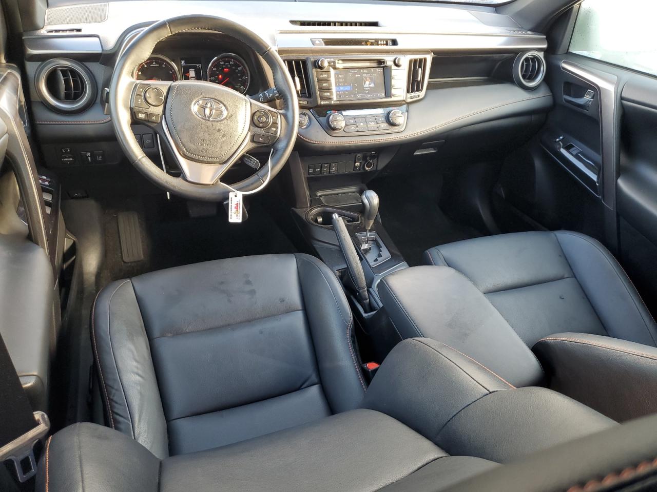 JTMJFREV3JD252590 2018 Toyota Rav4 Se