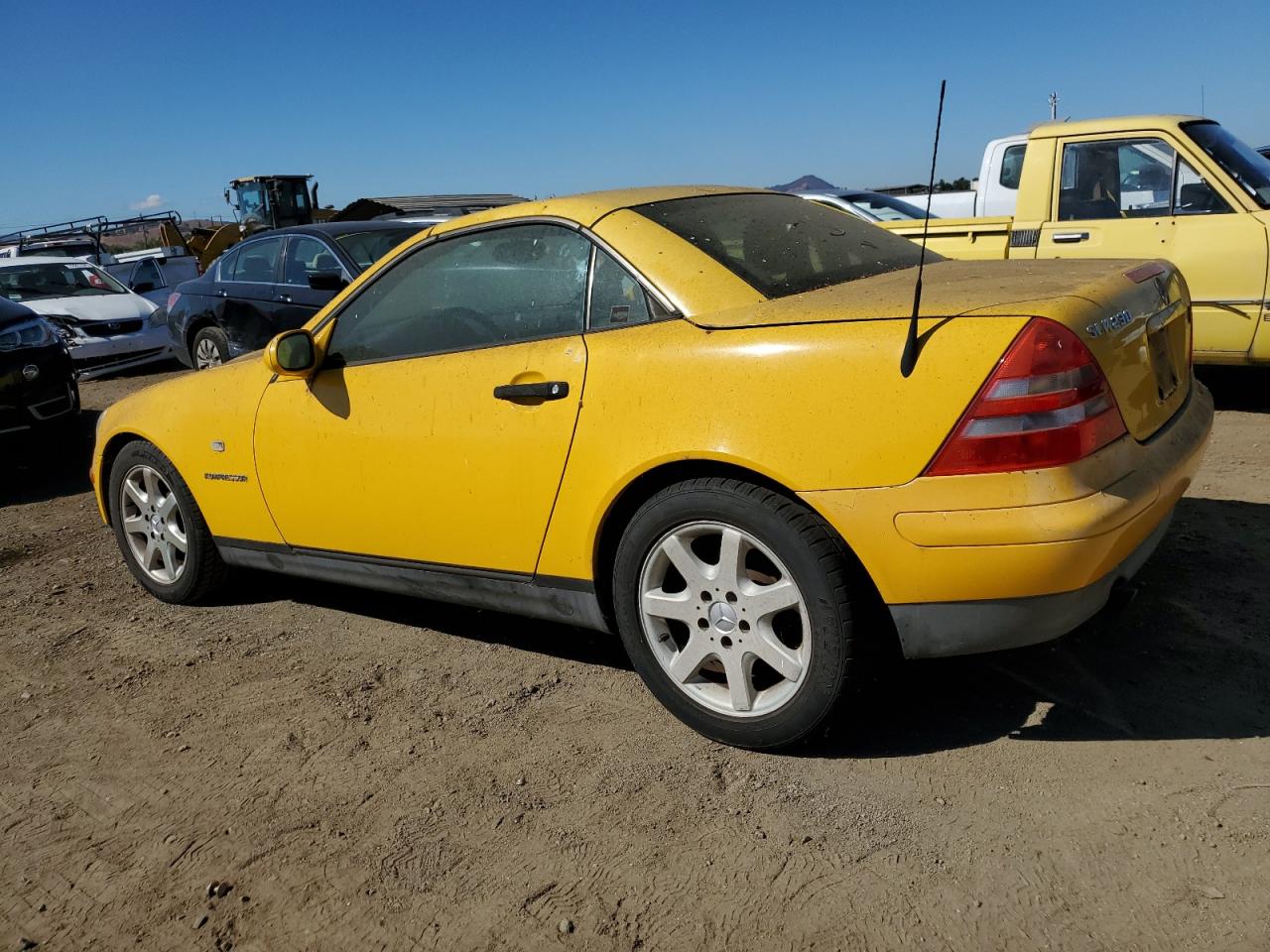 2000 Mercedes-Benz Slk 230 Kompressor VIN: WDBKK47F4YF159499 Lot: 76205924