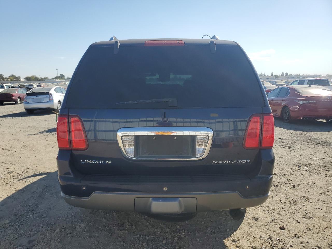 5LMFU27R34LJ00573 2004 Lincoln Navigator