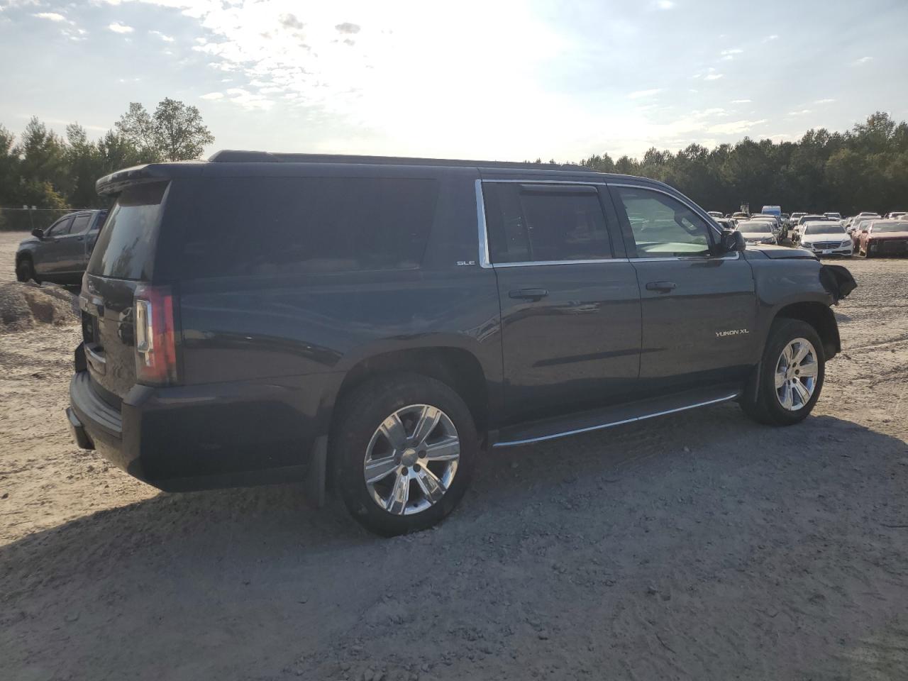 1GKS1FKC0JR163300 2018 GMC Yukon Xl C1500 Sle