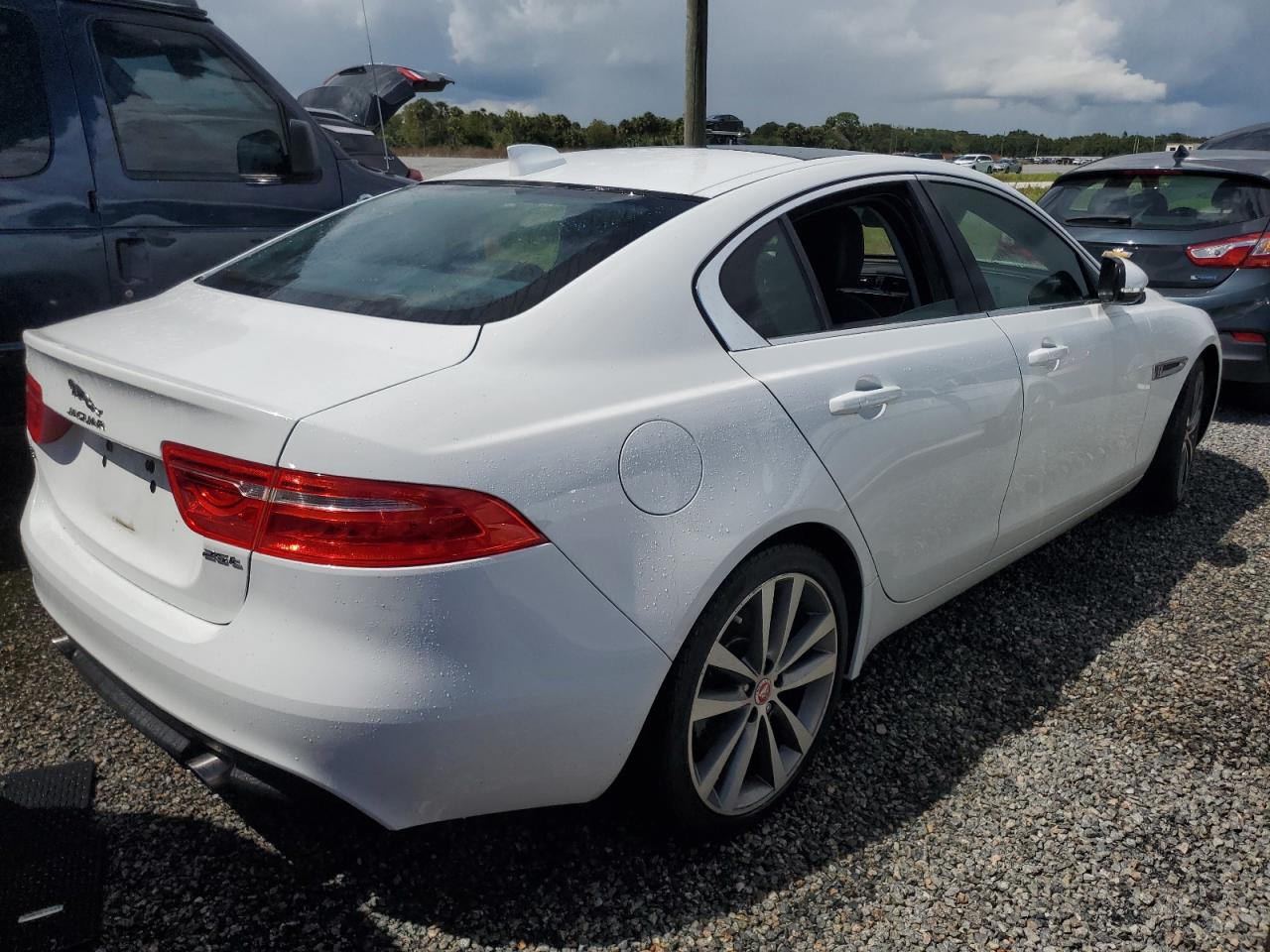 SAJAE4FX5KCP53589 2019 Jaguar Xe Prestige