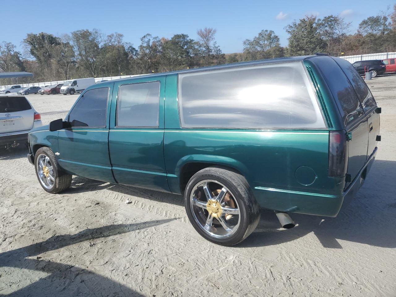 1994 Chevrolet Suburban C1500 VIN: 1GBEC16K1RJ321083 Lot: 78255344