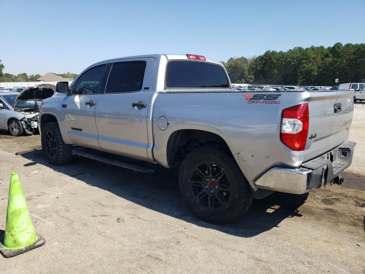 5TFDW5F15JX678183 2018 Toyota Tundra Crewmax Sr5